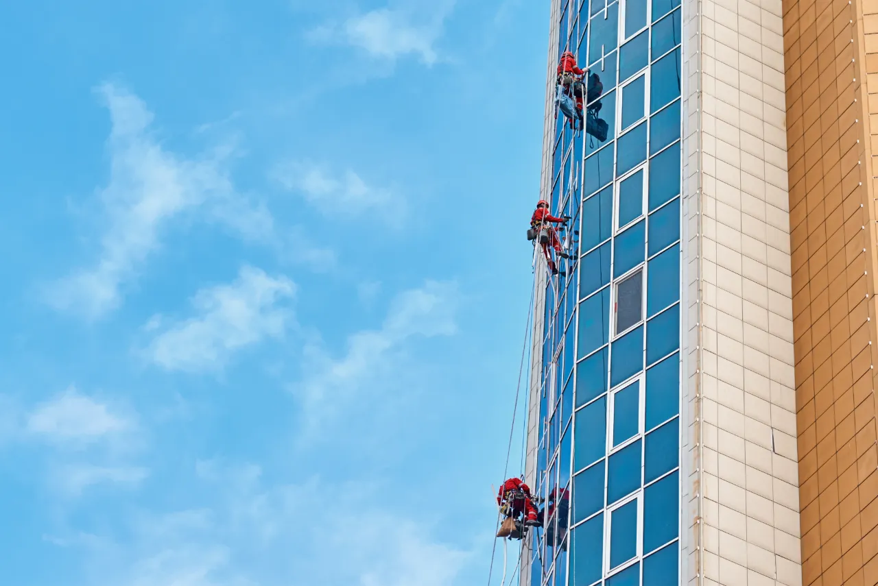 Window maintenance on a modern New York building